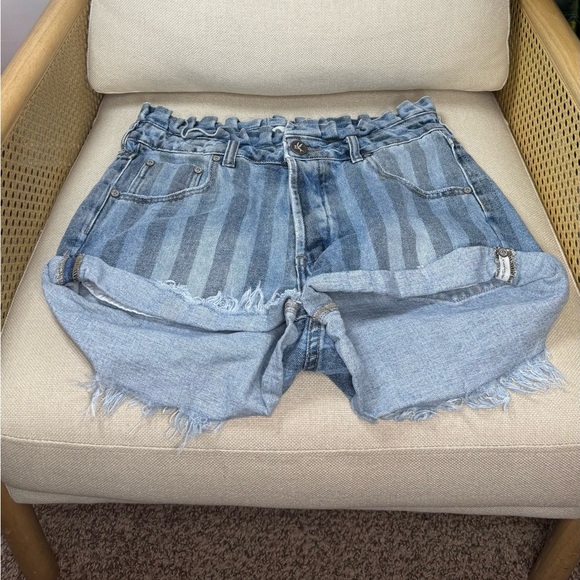 One Teaspoon Shorts - Picture 3 of 9